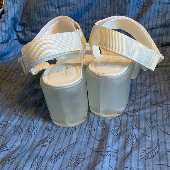 Forever 21 chunky clear Velcro sandals 8 - Picture 5 of 8